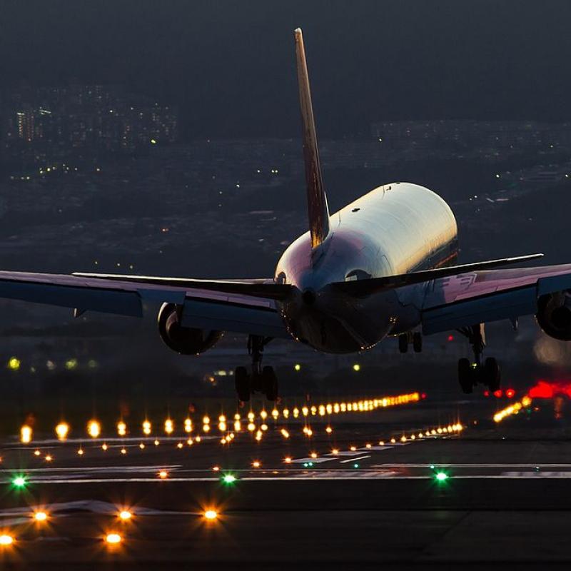 plane-landing-osaka-airport-at-nighttime